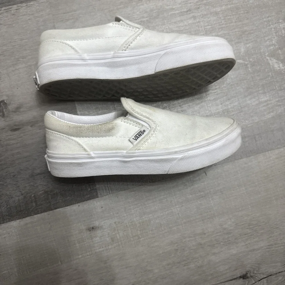 VANS Off the Wall‎ Kids Slip-On Shoes, Size 13.5 White